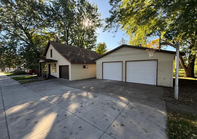 Photo 2 of Single family home for sale at 525 Lake St N, Sauk Centre, MN 56378 | MLS# 7154642 | Listing updated on 2026-10-05
