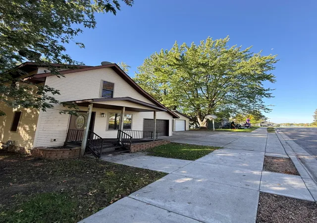 Photo 3 of Single family home for sale at 525 Lake St N, Sauk Centre, MN 56378 | MLS# 7154642 | Listing updated on 2026-10-05