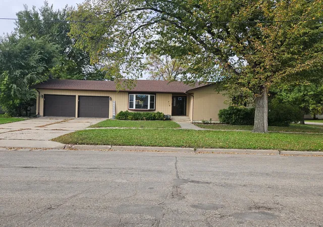 Photo 1 of Single family home for sale at 319 3rd Street N, Wahpeton, ND 58075 | MLS# 7154667 | Listing updated on 2026-10-03