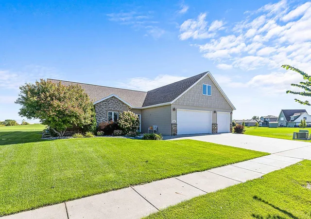 Photo 3 of Single family home for sale at 812 S 36th Street, Moorhead, MN 56560 | MLS# 7154668 | Listing updated on 2026-10-07
