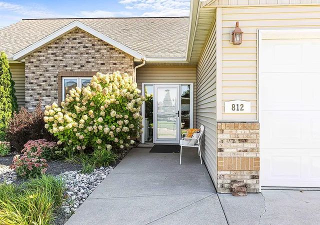 Photo 3 of Single family home for sale at 812 S 36th Street, Moorhead, MN 56560 | MLS# 7154668 | Listing updated on 2026-10-07