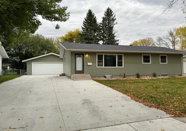 Photo 1 of Single family home for sale at 510 Birch Ln, Moorhead, MN 56560 | MLS# 7154682 | Listing updated on 2026-10-05