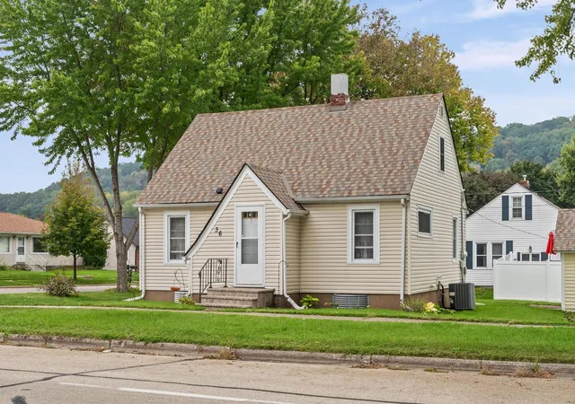 Photo 23 of Single family home for sale at 36 S Elm St, La Crescent, MN 55947 | MLS# 7154690 | Listing updated on 2026-10-06