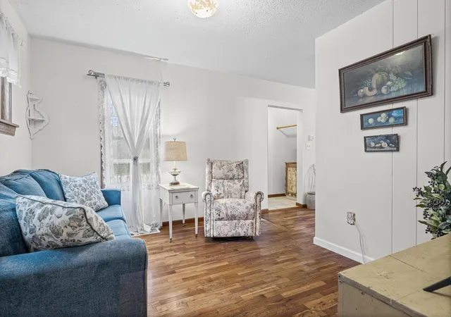 Photo 3 of Single family home for sale at 36 S Elm St, La Crescent, MN 55947 | MLS# 7154690 | Listing updated on 2026-10-06