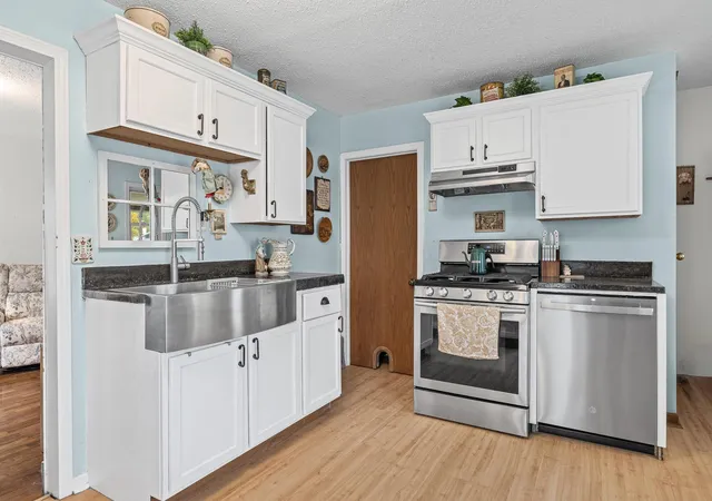 Photo 3 of Single family home for sale at 36 S Elm St, La Crescent, MN 55947 | MLS# 7154690 | Listing updated on 2026-10-06