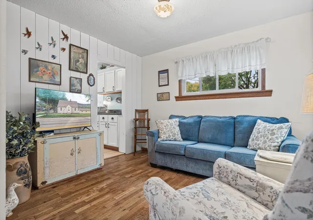 Photo 4 of Single family home for sale at 36 S Elm St, La Crescent, MN 55947 | MLS# 7154690 | Listing updated on 2026-10-06