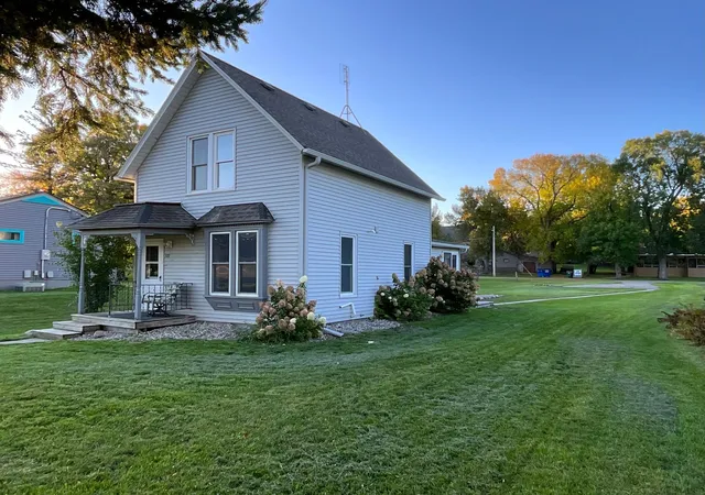 Photo 2 of Single family home for sale at 309 W Nokomis St, Osakis, MN 56360 | MLS# 7154694 | Listing updated on 2026-10-06