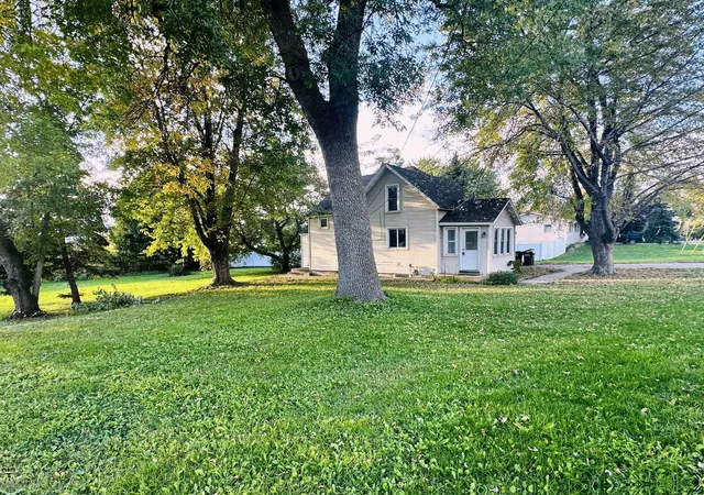 Photo 2 of Single family home for sale at 523 Oak Ave N, Maple Lake, MN 55358 | MLS# 7154698 | Listing updated on 2026-10-04