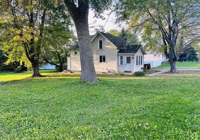 Photo 3 of Single family home for sale at 523 Oak Ave N, Maple Lake, MN 55358 | MLS# 7154698 | Listing updated on 2026-10-04
