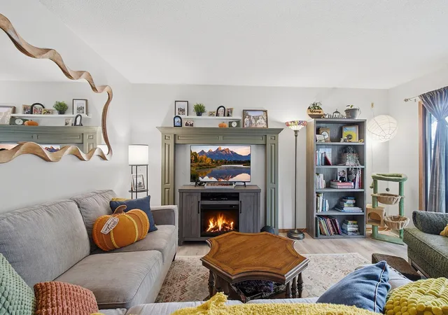 Photo 3 of Single family home for sale at 1016 Jackson St S, Shakopee, MN 55379 | MLS# 7154702 | Listing updated on 2026-10-09