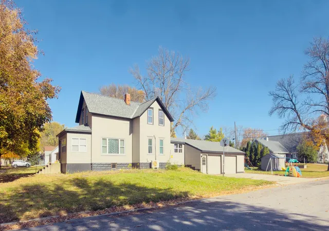 Photo 1 of Single family home for sale at 361 S 9th Street, Bird Island, MN 55310 | MLS# 7154707 | Listing updated on 2026-10-20