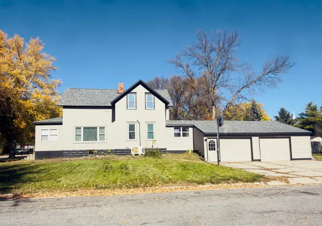 Photo 2 of Single family home for sale at 361 S 9th Street, Bird Island, MN 55310 | MLS# 7154707 | Listing updated on 2026-10-20