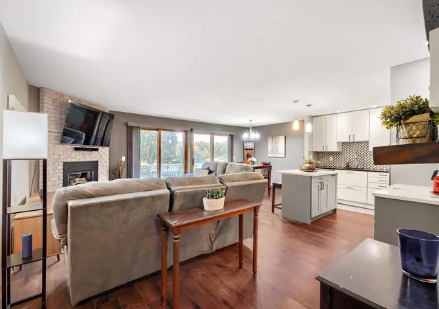 Listing Photo 4 - Condo for sale in building located at 14411 Fairway Dr, Eden Prairie, MN 55344