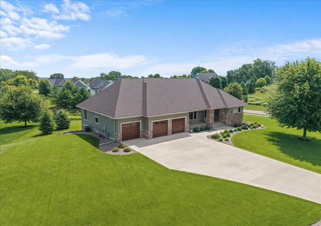 Photo 3 of Mansion for sale at 3494 Pete Miller Ct N, Stillwater, MN 55082 | MLS# 7154719 | Listing updated on 2026-10-09