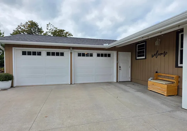 Photo 3 of Single family home for sale at 330 9th Street NW, Plainview, MN 55964 | MLS# 7154739 | Listing updated on 2026-10-12
