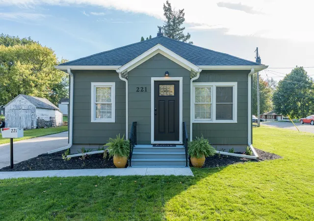 Photo 1 of Single family home for sale at 221 Bryan Ave, Owatonna, MN 55060 | MLS# 7154754 | Listing updated on 2026-10-07