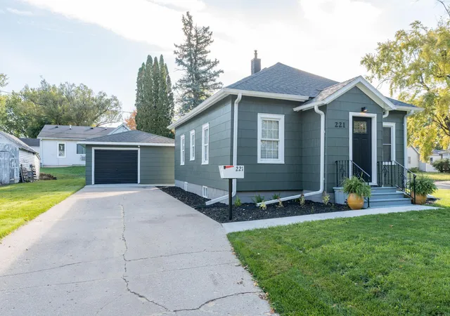 Photo 2 of Single family home for sale at 221 Bryan Ave, Owatonna, MN 55060 | MLS# 7154754 | Listing updated on 2026-10-07
