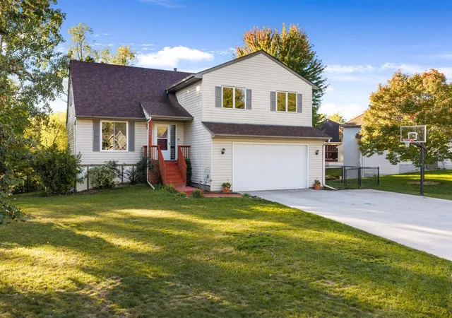 Photo 1 of Single family home for sale at 1001 Forest Glen Ct, Burnsville, MN 55337 | MLS# 7154782 | Listing updated on 2026-10-05