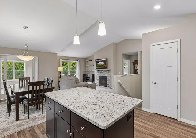 Photo 4 of Single family home for sale at 832 Aurora Cir, Red Wing, MN 55066 | MLS# 7154813 | Listing updated on 2026-10-05