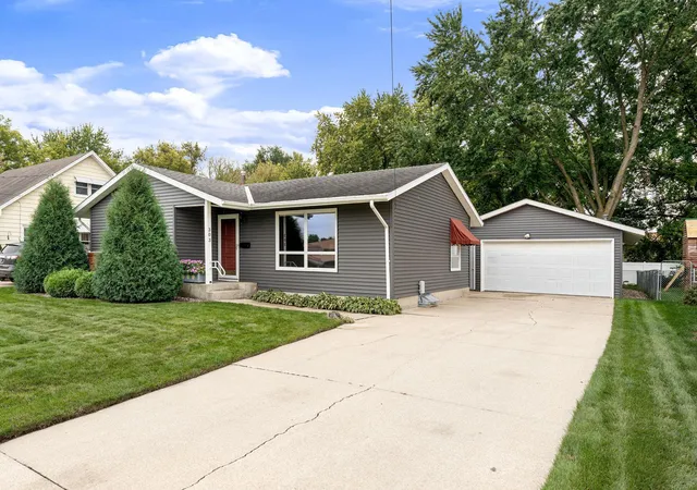 Photo 1 of Single family home for sale at 303 15th Avenue Sw, Austin, MN 55912 | MLS# 7154818 | Listing updated on 2026-10-04