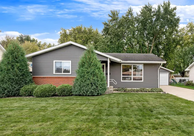 Photo 2 of Single family home for sale at 303 15th Avenue Sw, Austin, MN 55912 | MLS# 7154818 | Listing updated on 2026-10-04