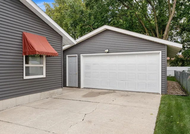 Photo 3 of Single family home for sale at 303 15th Avenue SW, Austin, MN 55912 | MLS# 7154818 | Listing updated on 2026-10-08