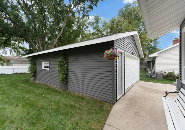 Photo 4 of Single family home for sale at 303 15th Avenue SW, Austin, MN 55912 | MLS# 7154818 | Listing updated on 2026-10-08