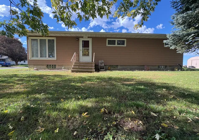Photo 1 of Single family home for sale at 301 Washington Ave, Alden, MN 56009 | MLS# 7154838 | Listing updated on 2026-10-21