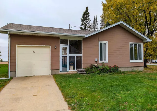 Photo 3 of Single family home for sale at 301 Washington Ave, Alden, MN 56009 | MLS# 7154838 | Listing updated on 2026-10-21