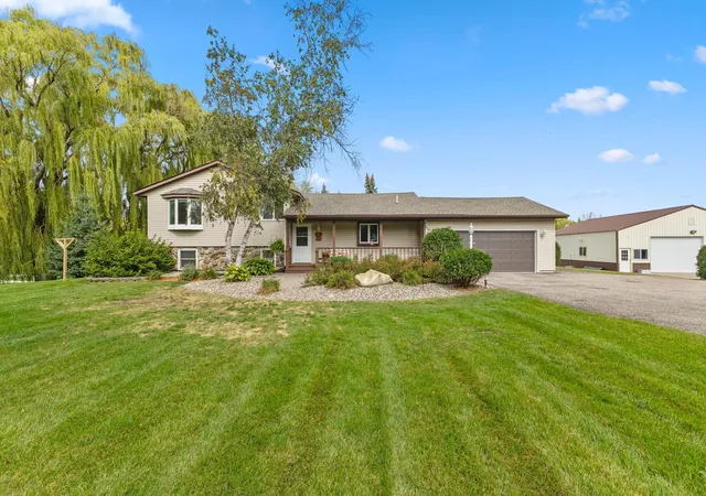 Photo 1 of Single family home for sale at 655 Hillside Rd SE, New Prague, MN 56071 | MLS# 7154841 | Listing updated on 2026-10-06