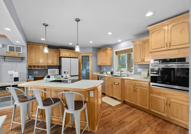 Photo 4 of Single family home for sale at 655 Hillside Rd SE, New Prague, MN 56071 | MLS# 7154841 | Listing updated on 2026-10-06
