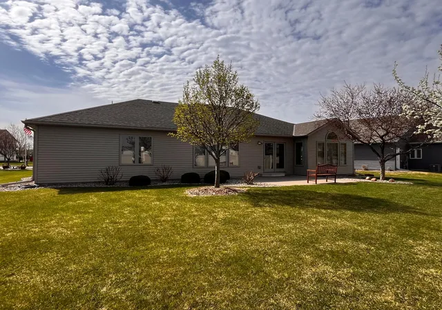 Photo 2 of Single family home for sale at 5723 Glenview Ln, Saint Cloud, MN 56303 | MLS# 7154850 | Listing updated on 2026-10-05