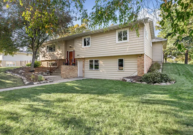 Photo 1 of Sale Pending at 2500 5th Avenue Sw, Austin, MN 55912 | MLS# 7154858 | Listing updated on 2026-10-06