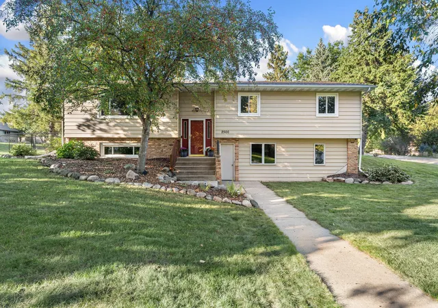 Photo 2 of Sale Pending at 2500 5th Avenue Sw, Austin, MN 55912 | MLS# 7154858 | Listing updated on 2026-10-06