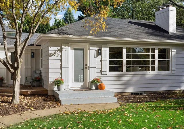 Photo 3 of Single family home for sale at 3525 The Mall, Minnetonka, MN 55345 | MLS# 7154886 | Listing updated on 2026-10-11