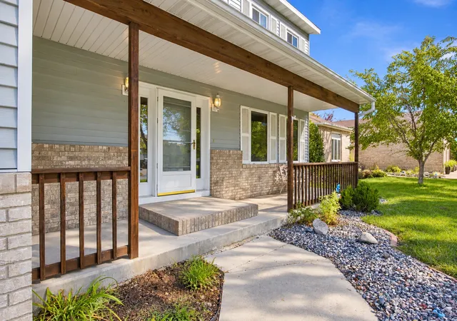Photo 3 of Single family home for sale at 1014 Sommerset Dr, West Fargo, ND 58078 | MLS# 7154890 | Listing updated on 2026-10-23