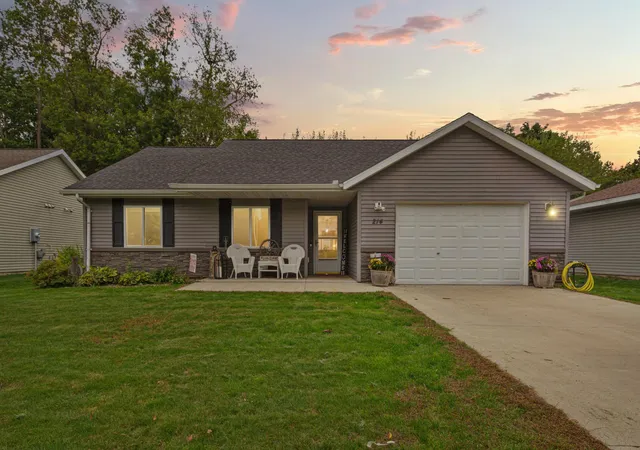 Photo 1 of Single family home for sale at 214 Rogers St, Mankato, MN 56001 | MLS# 7154897 | Listing updated on 2026-10-05