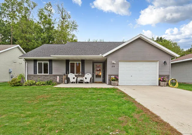 Photo 1 of Single family home for sale at 214 Rogers St, Mankato, MN 56001 | MLS# 7154897 | Listing updated on 2026-10-06