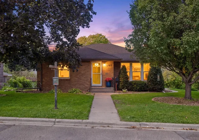 Photo 1 of Single family home for sale at 909 Manomin Ave, Saint Paul, MN 55118 | MLS# 7154901 | Listing updated on 2026-10-10