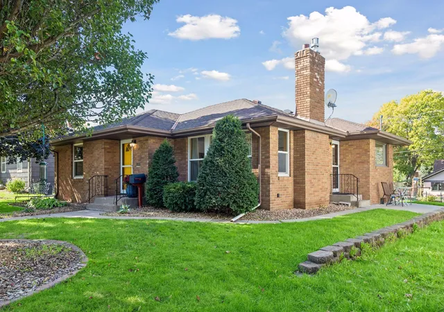 Photo 2 of Sale Pending at 909 Manomin Ave, Saint Paul, MN 55118 | MLS# 7154901 | Listing updated on 2026-10-19