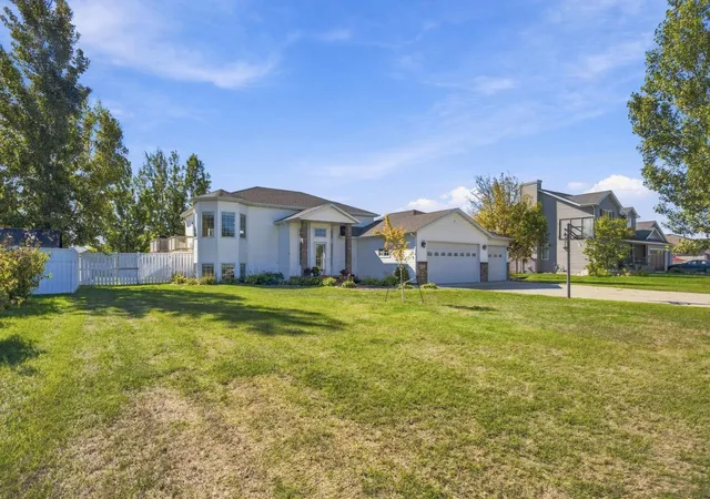 Photo 2 of Single family home for sale at 433 Prescott Ln, West Fargo, ND 58078 | MLS# 7154905 | Listing updated on 2026-10-05