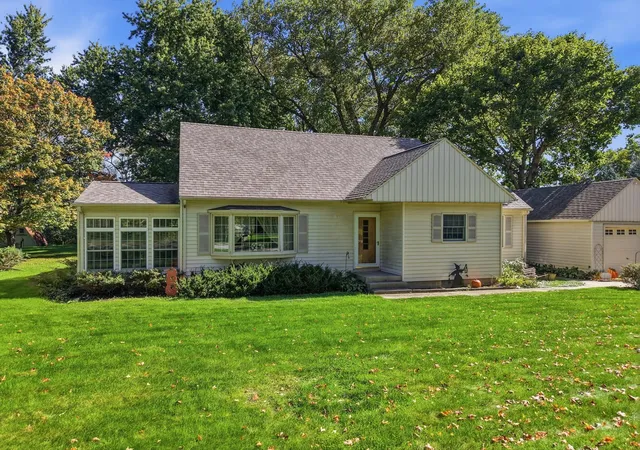 Photo 1 of Single family home for sale at 2401 4th Drive Sw, Austin, MN 55912 | MLS# 7154913 | Listing updated on 2026-10-05