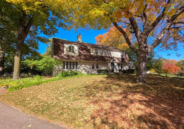 Photo 2 of Single family home for sale at 435 Far Hl Rd, Wayzata, MN 55391 | MLS# 7154914 | Listing updated on 2026-10-10
