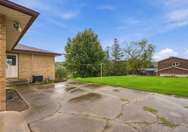 Photo 1 of Single family home for sale at 824 Brown St, Jackson, MN 56143 | MLS# 7154951 | Listing updated on 2026-10-19