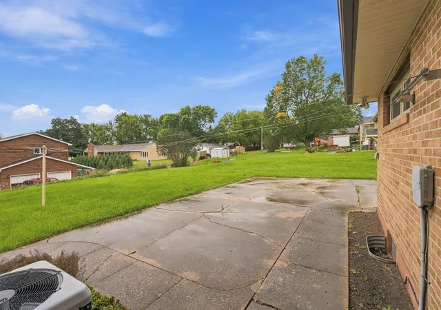 Photo 3 of Single family home for sale at 824 Brown St, Jackson, MN 56143 | MLS# 7154951 | Listing updated on 2026-10-19
