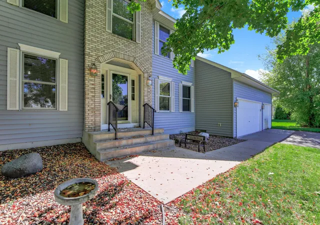 Photo 3 of Single family home for sale at 5570 Wood Duck Ct, Shoreview, MN 55126 | MLS# 7154952 | Listing updated on 2026-10-11