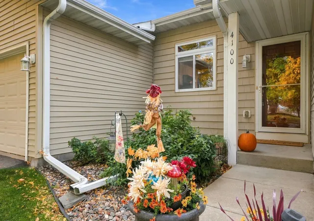 Photo 3 of Single family home for sale at 4100 Jarmann Ln, Shakopee, MN 55379 | MLS# 7154957 | Listing updated on 2026-10-10