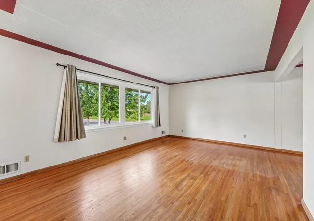 Photo 4 of Single family home for sale at 585 9th Street N, Bayport, MN 55003 | MLS# 7154973 | Listing updated on 2026-10-09