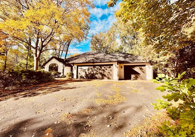 Single family home for sale at 13505 Elkwood Dr, Saint Paul, MN 55124 | MLS# 7154988