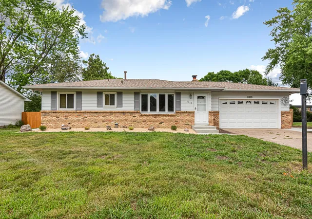 Photo 2 of Single family home for sale at 2033 Bluestone Ln, Saint Paul, MN 55122 | MLS# 7154997 | Listing updated on 2026-10-20